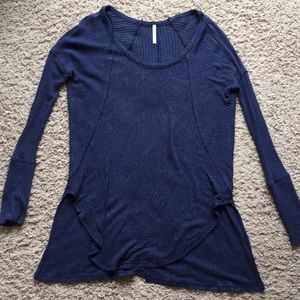 FREE PEOPLE navy long sleeved sweater